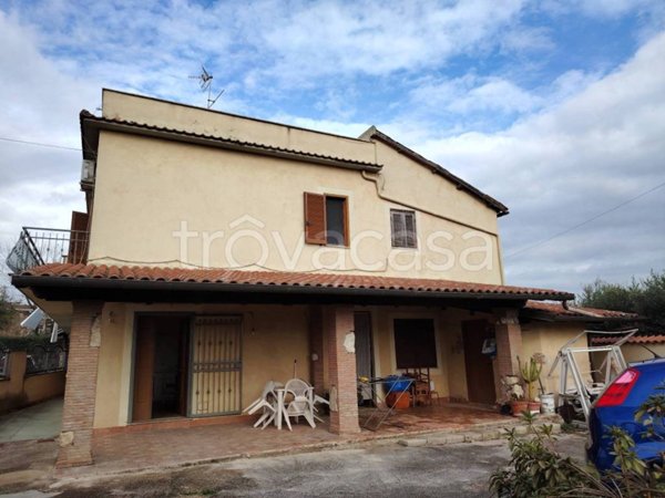 casa indipendente in vendita a Lariano