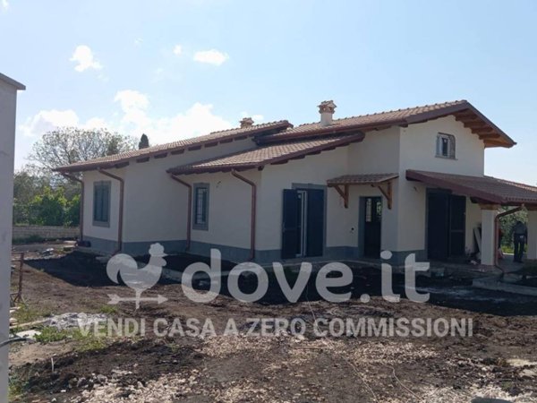 casa indipendente in vendita a Lariano
