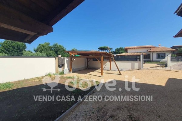 casa indipendente in vendita a Lariano