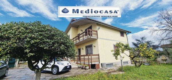 casa indipendente in vendita a Lariano