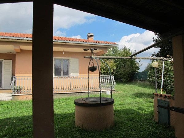 casa indipendente in vendita a Lariano