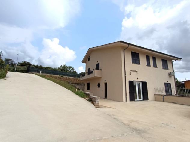 casa indipendente in vendita a Lariano