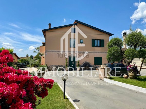 casa indipendente in vendita a Lariano