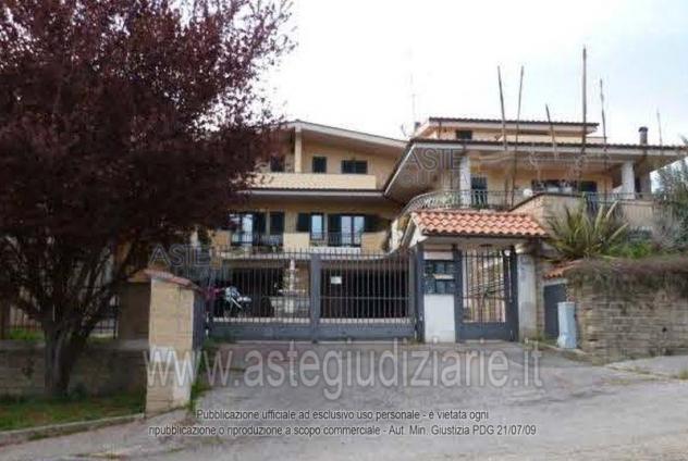 casa indipendente in vendita a Lariano