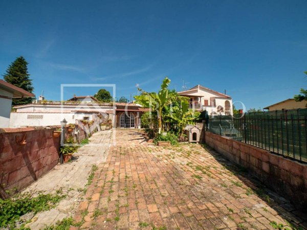 casa indipendente in vendita a Lariano