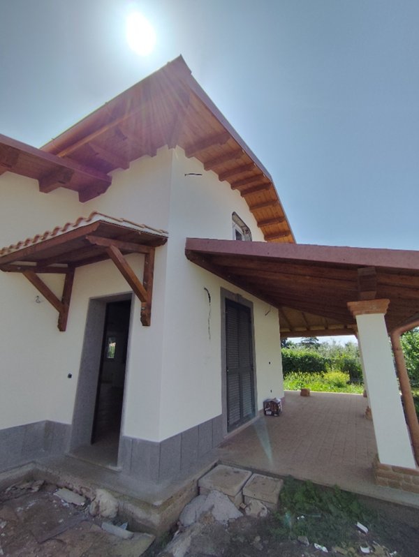 casa indipendente in vendita a Lariano