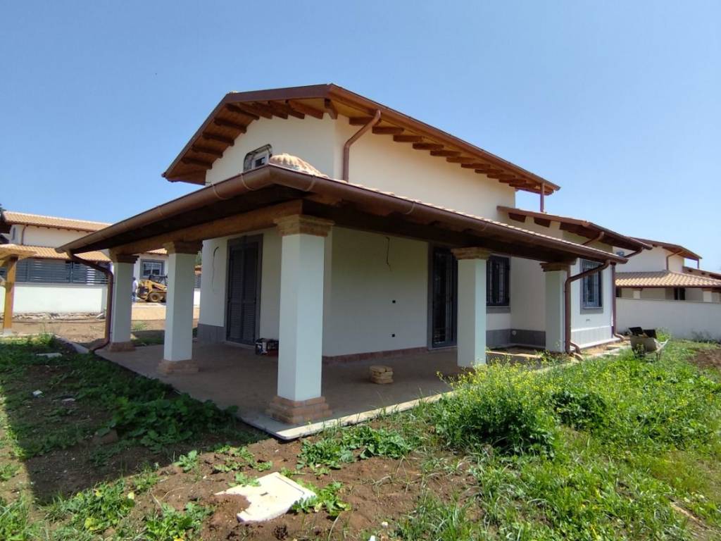casa indipendente in vendita a Lariano