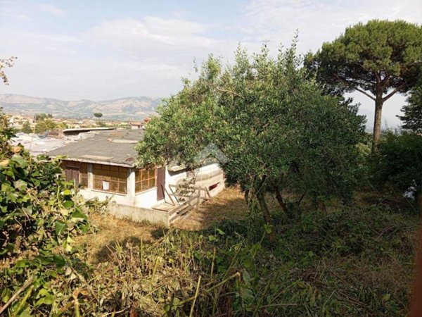 casa indipendente in vendita a Lariano