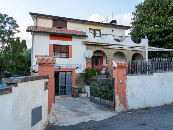 casa indipendente in vendita a Lariano