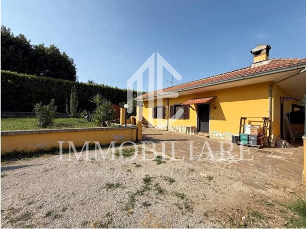 casa indipendente in vendita a Lariano