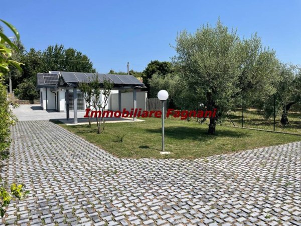 casa indipendente in vendita a Lariano