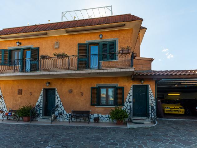 casa indipendente in vendita a Lariano
