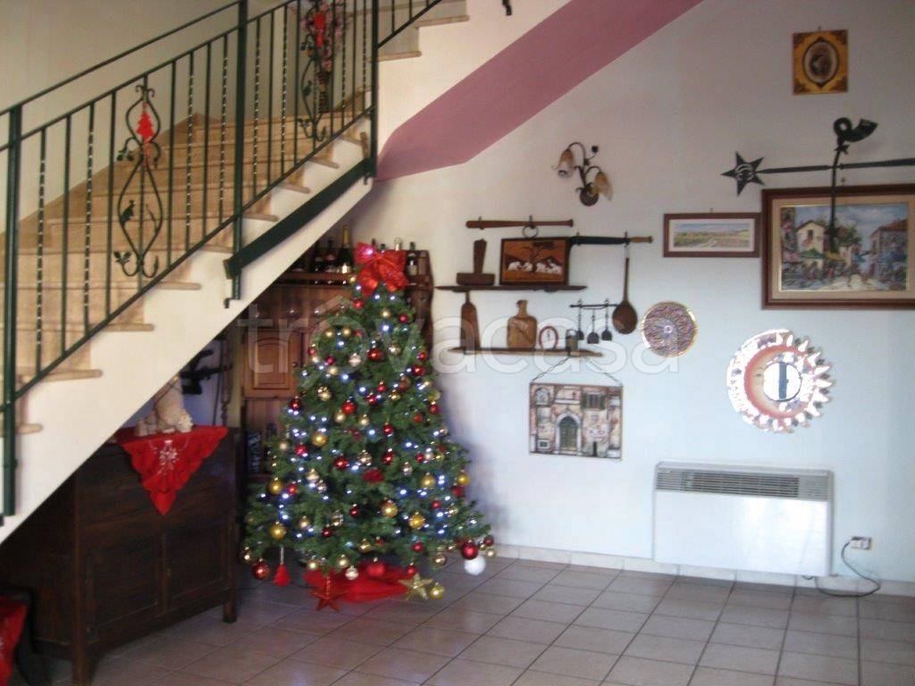 casa indipendente in vendita a Lariano