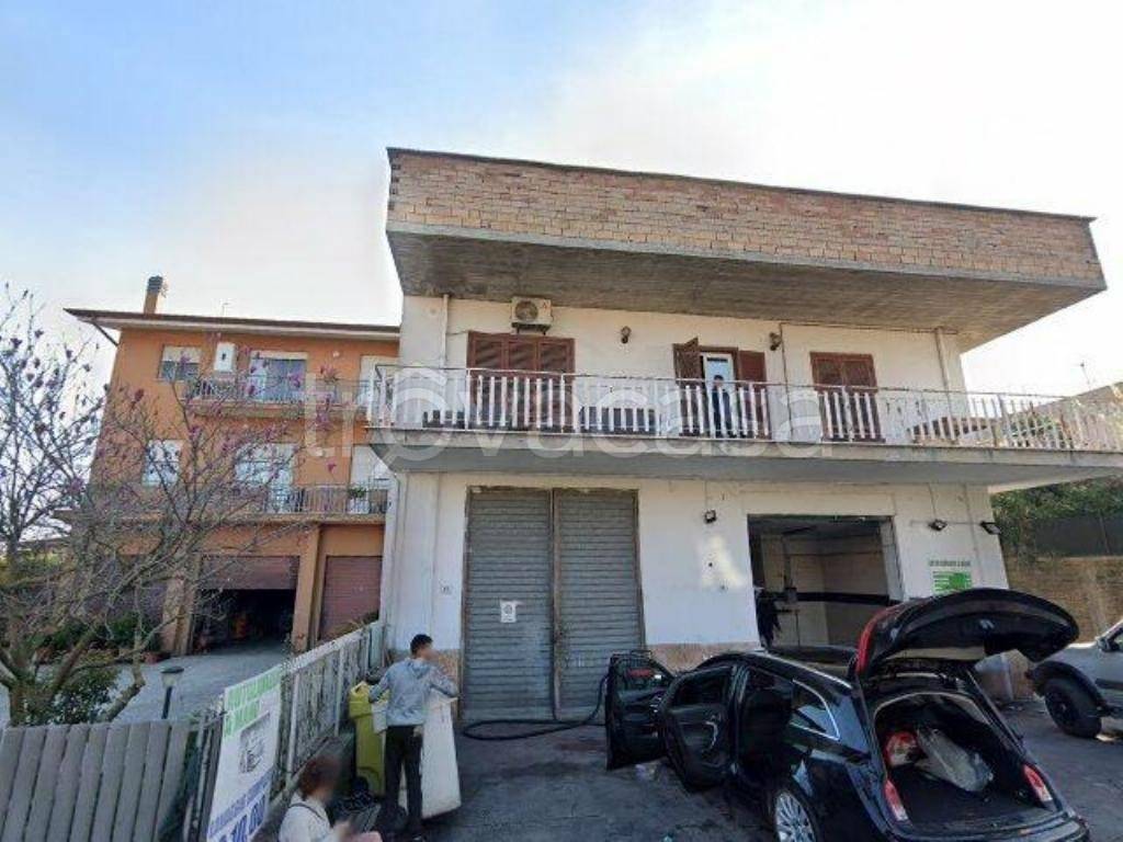 negozio in vendita a Lariano
