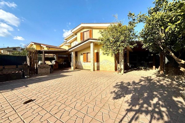 casa indipendente in vendita a Lariano