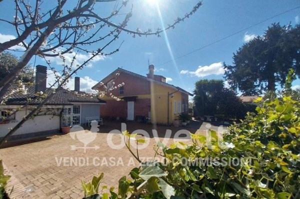 casa indipendente in vendita a Lariano