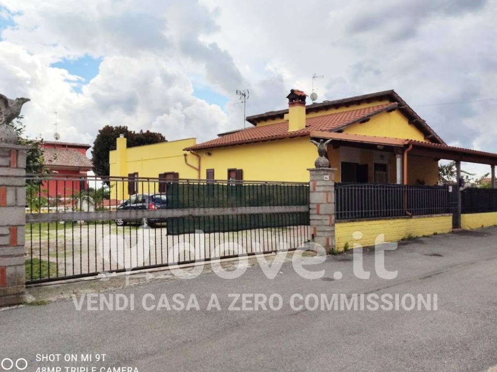 casa indipendente in vendita a Lariano