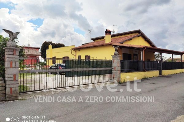 casa indipendente in vendita a Lariano