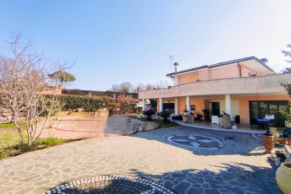 casa indipendente in vendita a Lariano