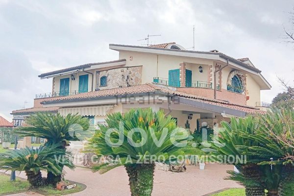 casa indipendente in vendita a Lariano