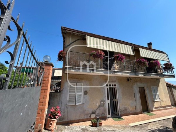 casa indipendente in vendita a Lariano
