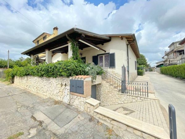 casa indipendente in vendita a Lariano