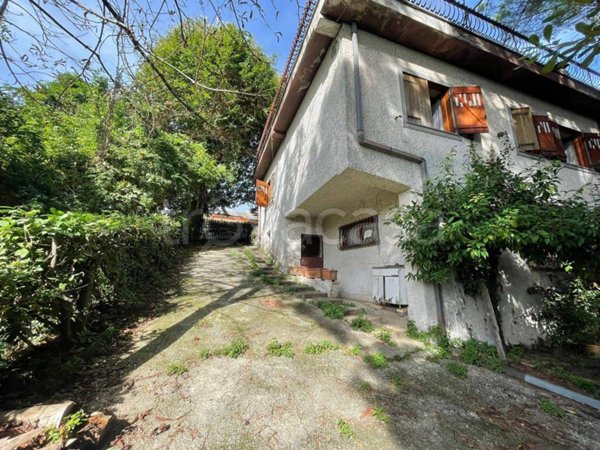 casa indipendente in vendita a Lariano