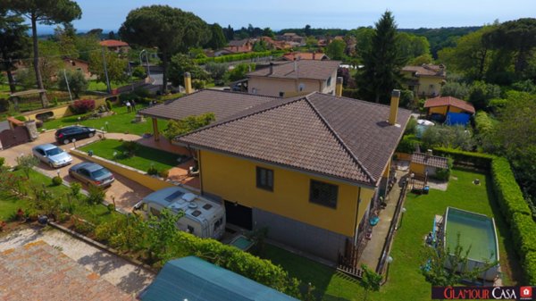 casa indipendente in vendita a Lariano