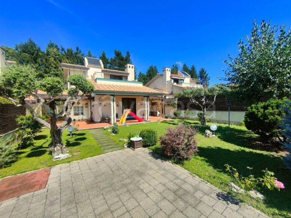 casa indipendente in vendita a Lariano
