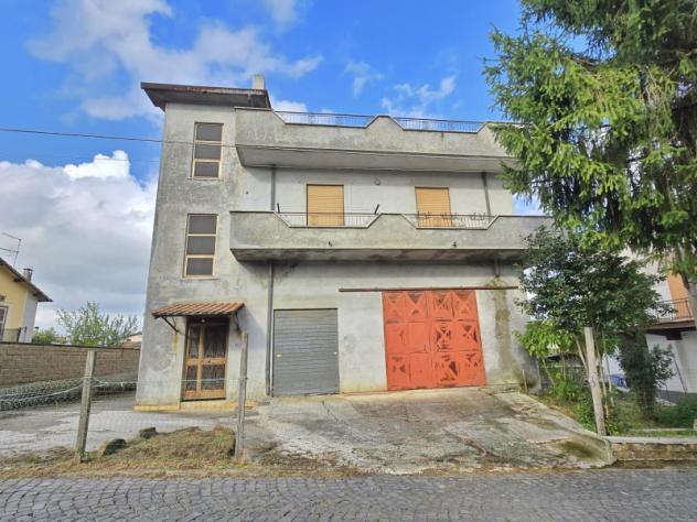 casa indipendente in vendita a Lariano