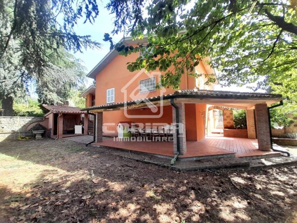 casa indipendente in vendita a Lariano