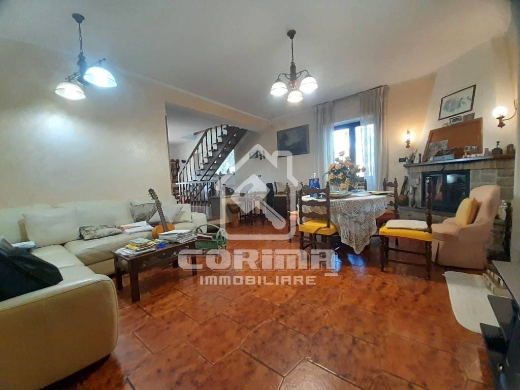 casa indipendente in vendita a Lariano