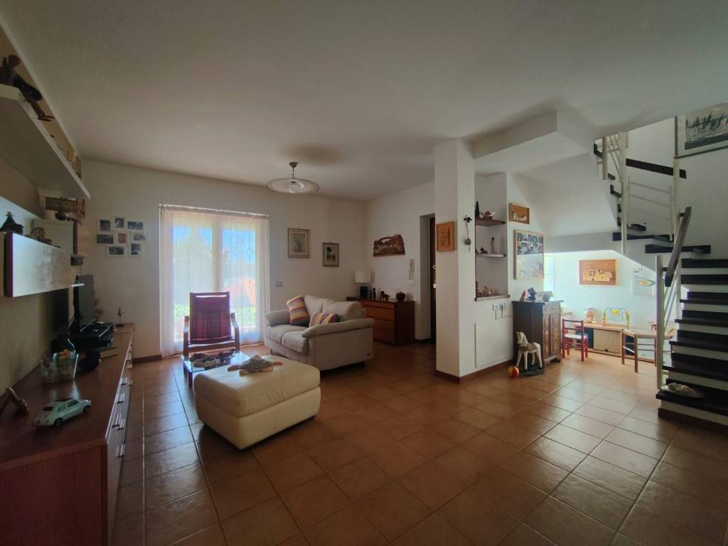 casa indipendente in vendita a Lariano