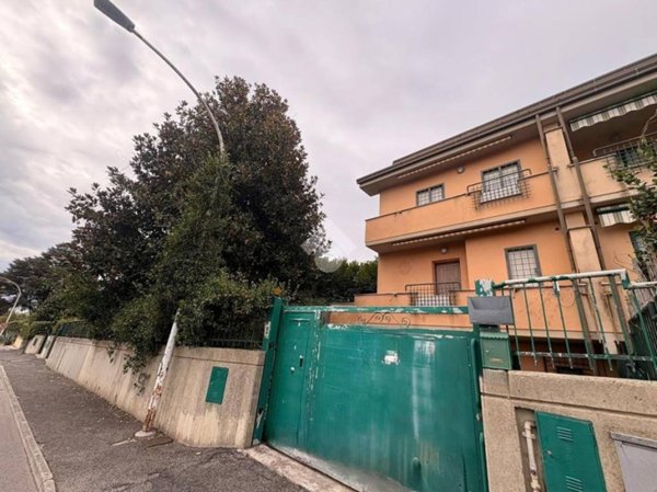 casa indipendente in vendita a Lariano