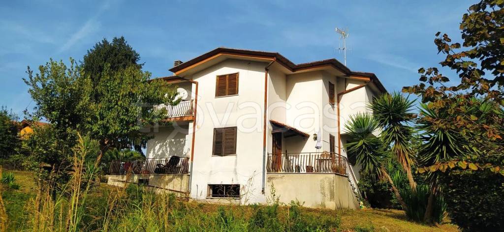 casa indipendente in vendita a Lariano