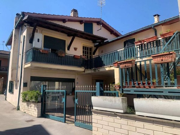 casa indipendente in vendita a Lariano