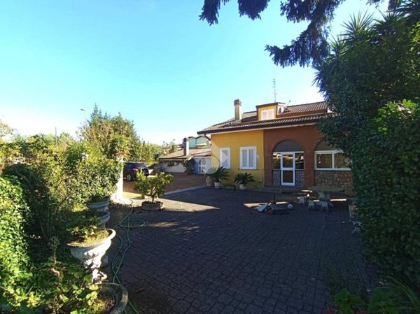 casa indipendente in vendita a Lariano