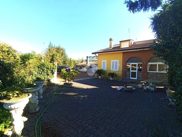 casa indipendente in vendita a Lariano