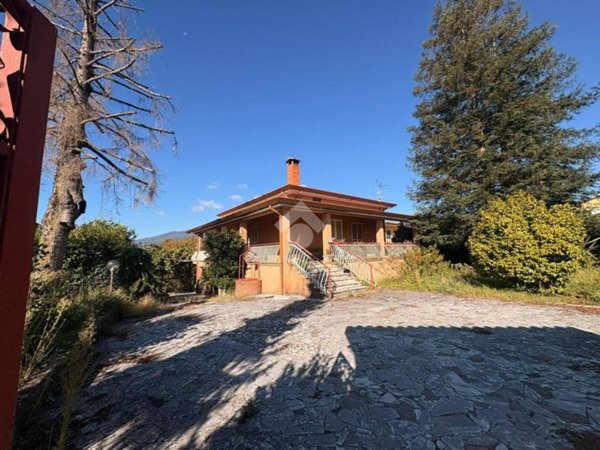 villa in vendita a Lariano