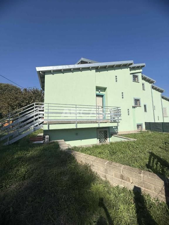 casa indipendente in vendita a Lariano