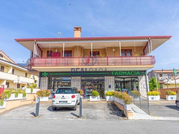 negozio in vendita a Lariano