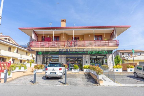 negozio in vendita a Lariano