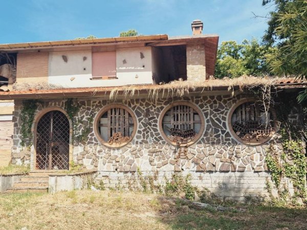 casa indipendente in vendita a Lariano