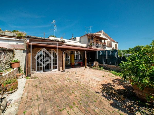 casa indipendente in vendita a Lariano