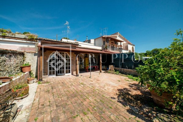 casa indipendente in vendita a Lariano