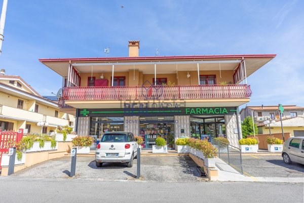 locale commerciale in vendita a Lariano