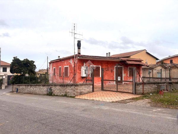 casa indipendente in vendita a Lariano