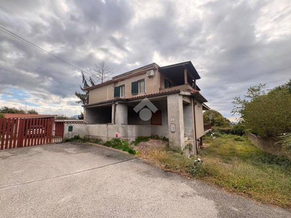 casa indipendente in vendita a Lariano