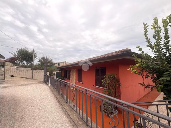 casa indipendente in vendita a Lariano