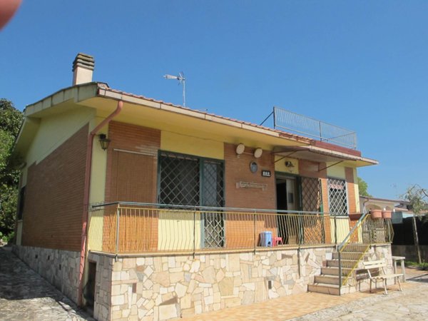 casa indipendente in vendita a Lariano